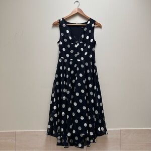 Ann Taylor Black and White Polka Dot Flattering Sleeveless V-Neck Dress size 0